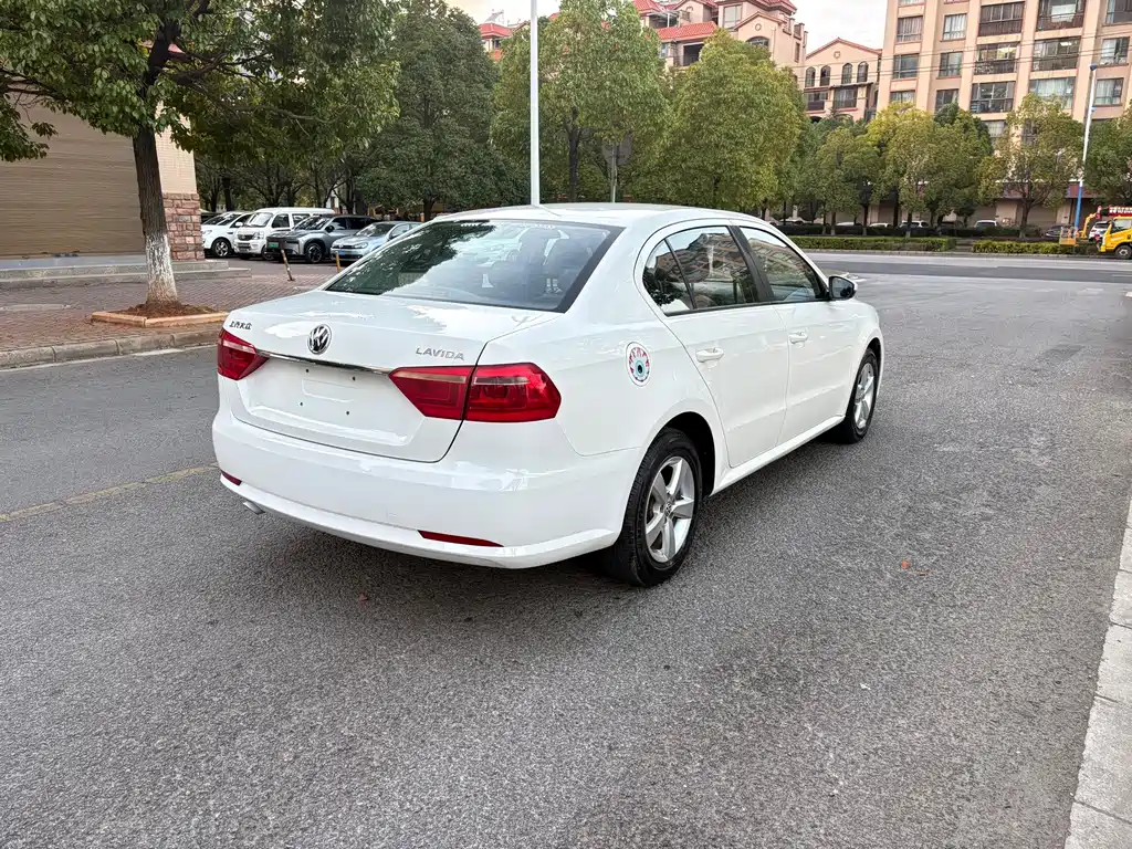 Volkswagen Lavida — миниатюра 5