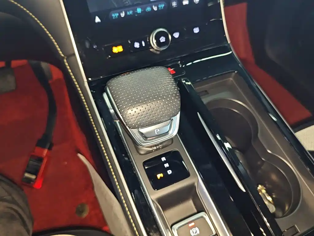 Roewe i6 MAX New Energy — миниатюра 14