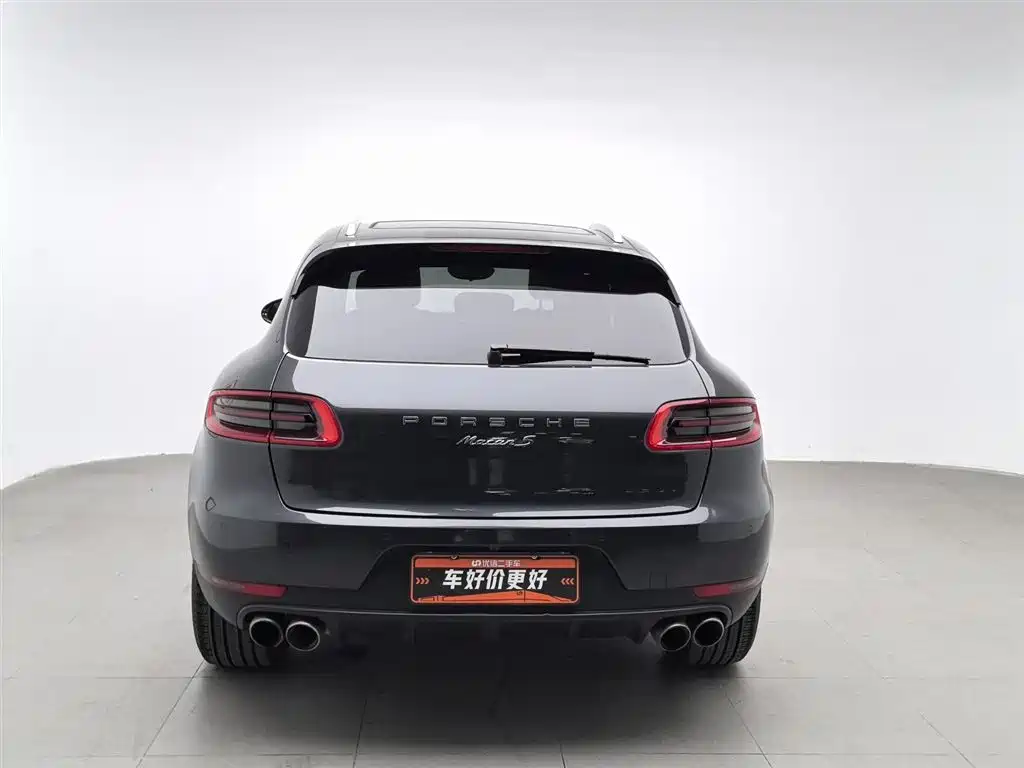 PORSCHE MACAN