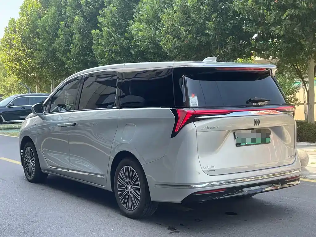 Buick GL8 Hybrid — миниатюра 4