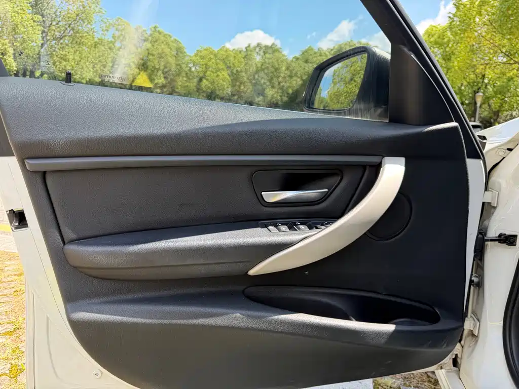 BMW 3 Series — миниатюра 10