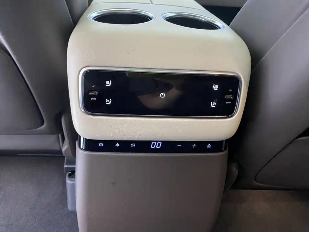 Li Auto Li MEGA — миниатюра 27