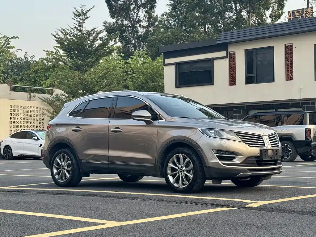 Lincoln MKC — миниатюра 5