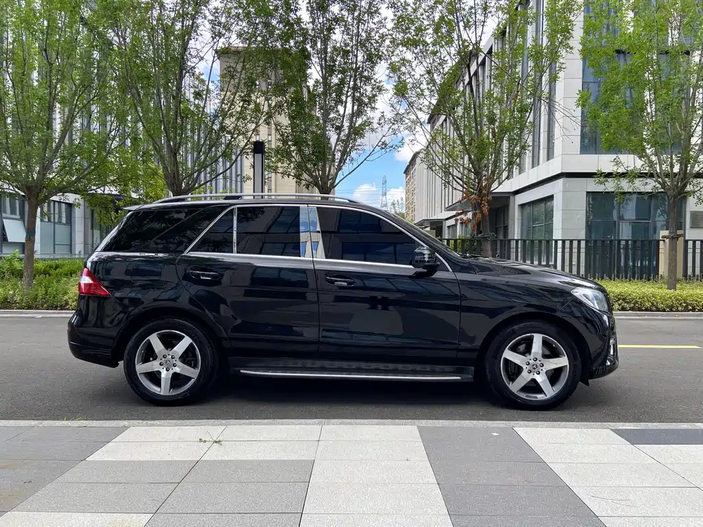 Mercedes-Benz M-Class — миниатюра 6