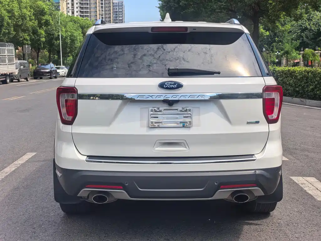 Ford Explorer (Import) — миниатюра 10