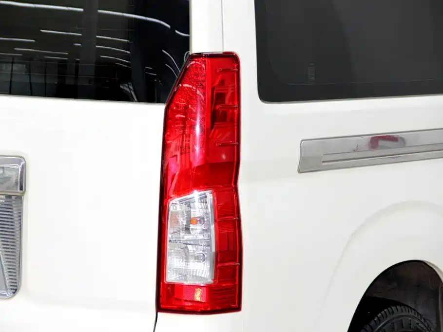 Toyota Hiace — миниатюра 35