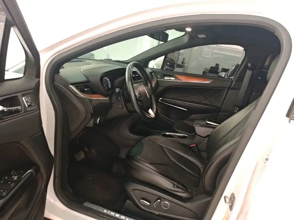 Lincoln MKC — миниатюра 15