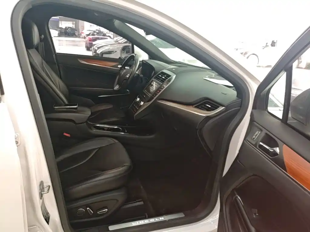 Lincoln MKC — миниатюра 25
