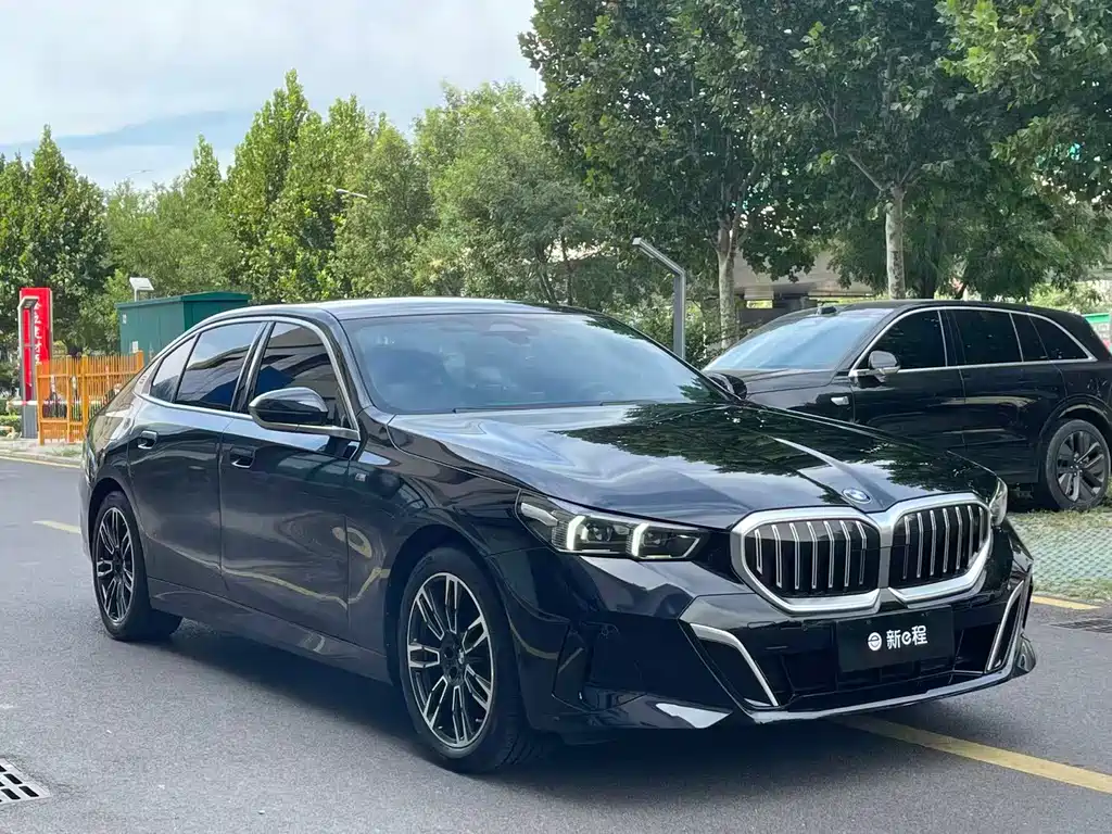 BMW 5 Series — миниатюра 3