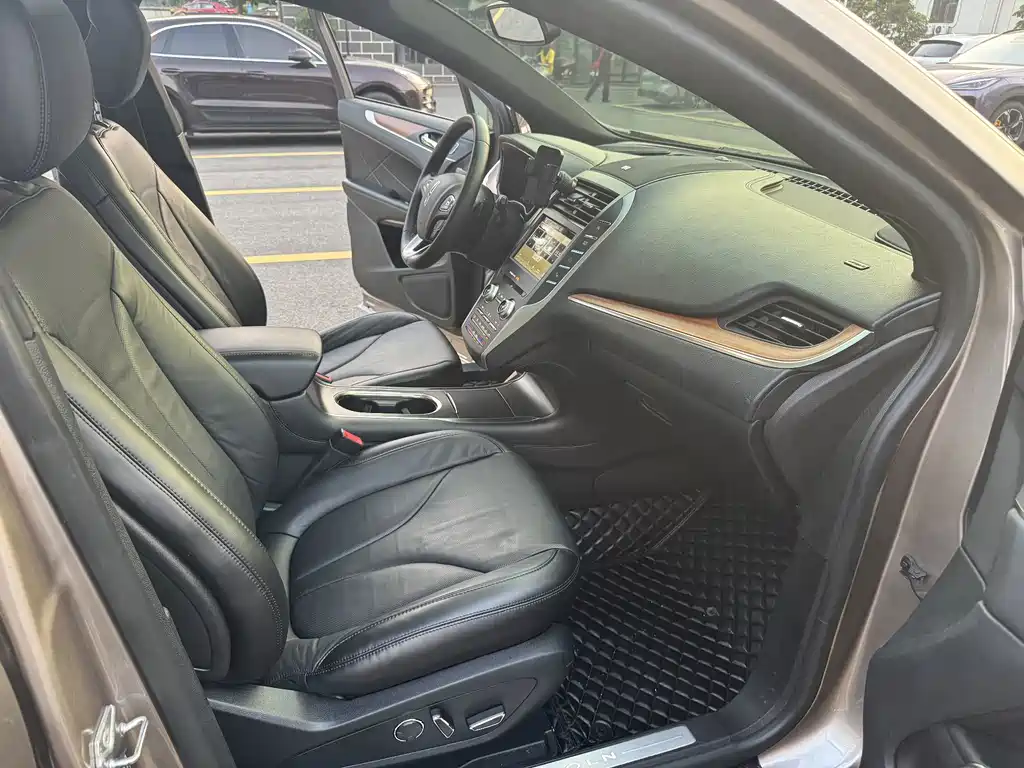 Lincoln MKC — миниатюра 12