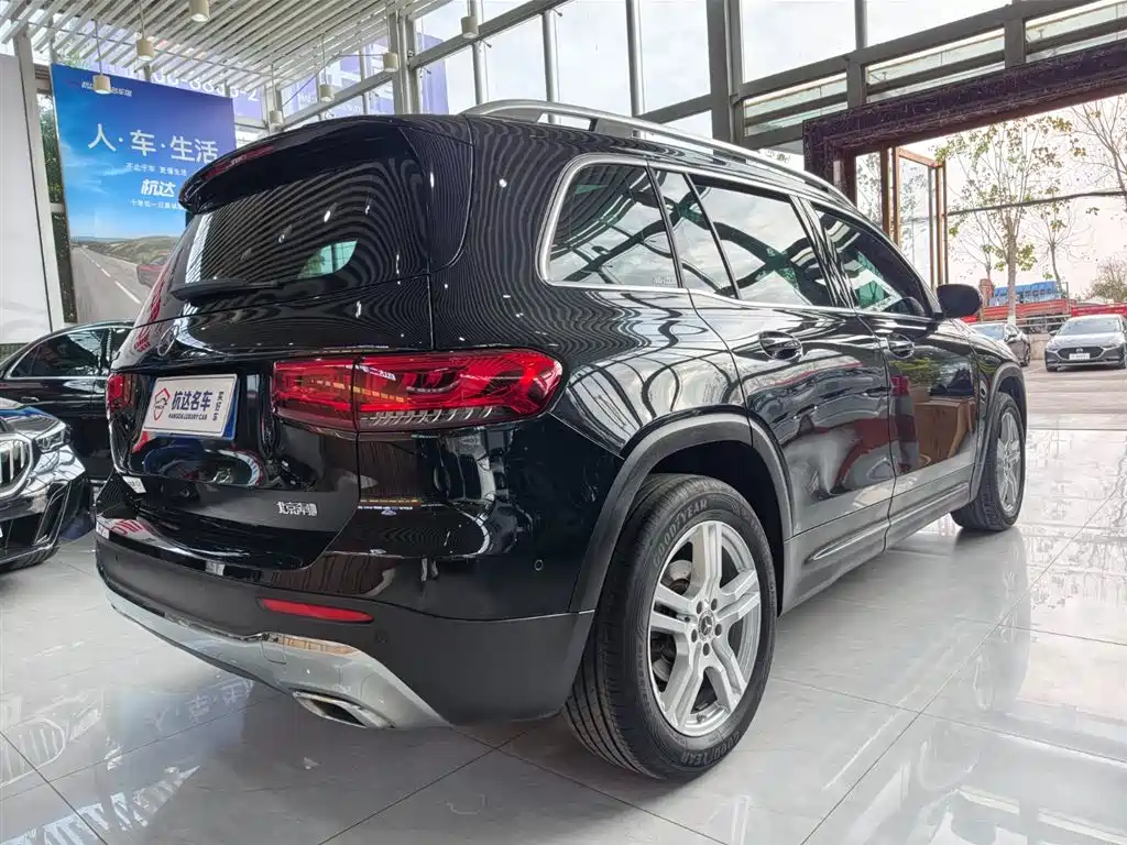 MERCEDES-BENZ GLB