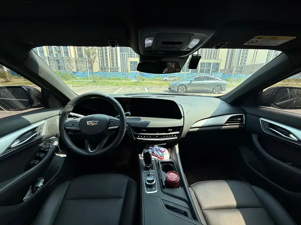 Cadillac CT5 2025 28T