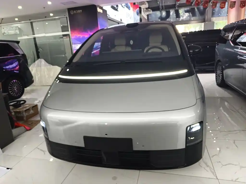 Li Auto Li MEGA — миниатюра 3