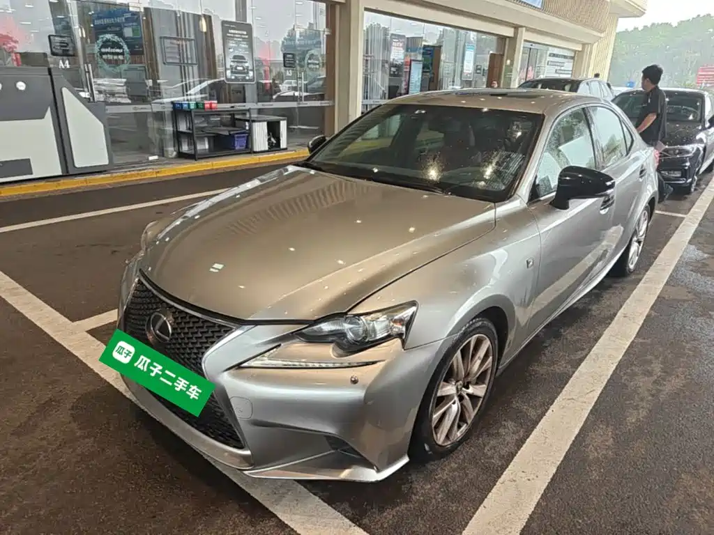 Lexus IS — миниатюра 2