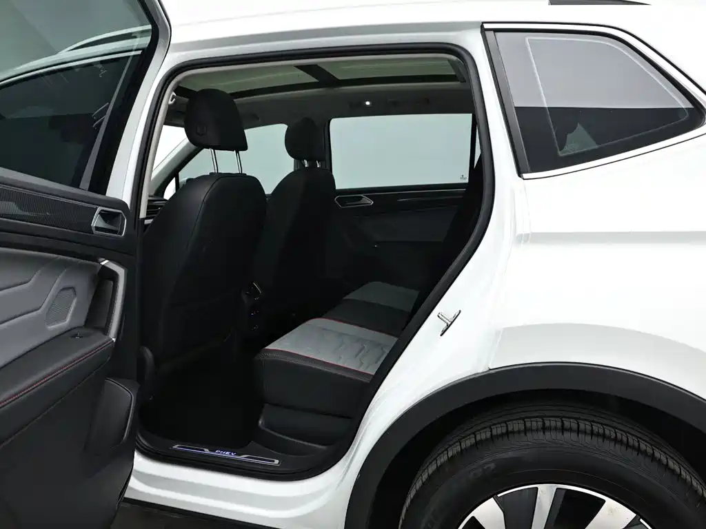 Volkswagen Tiguan L PHEV — миниатюра 14