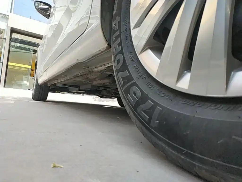 Volkswagen Santana — миниатюра 22
