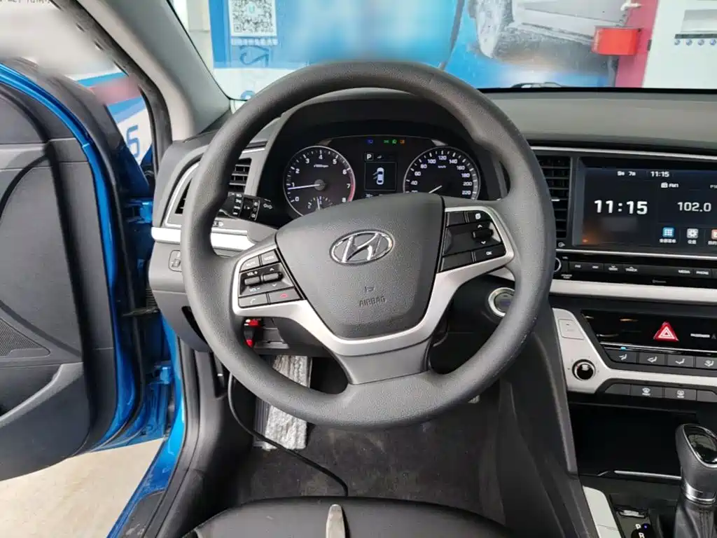 Hyundai Elantra — миниатюра 11