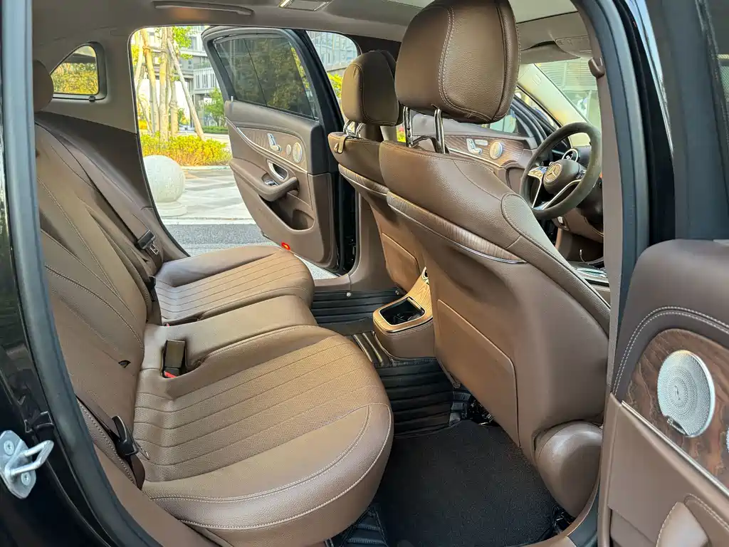 Mercedes-Benz E-Class — миниатюра 7