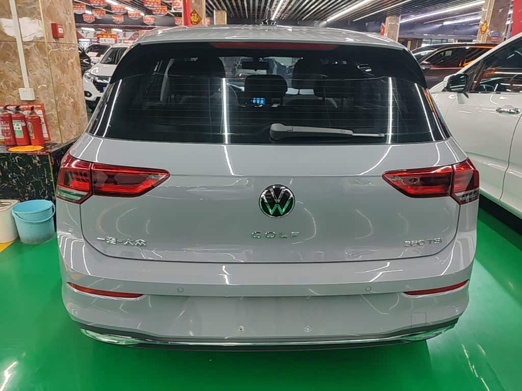 Volkswagen Golf 1.4 л 2023 г. Серебристо-серый, пробег 26100 км