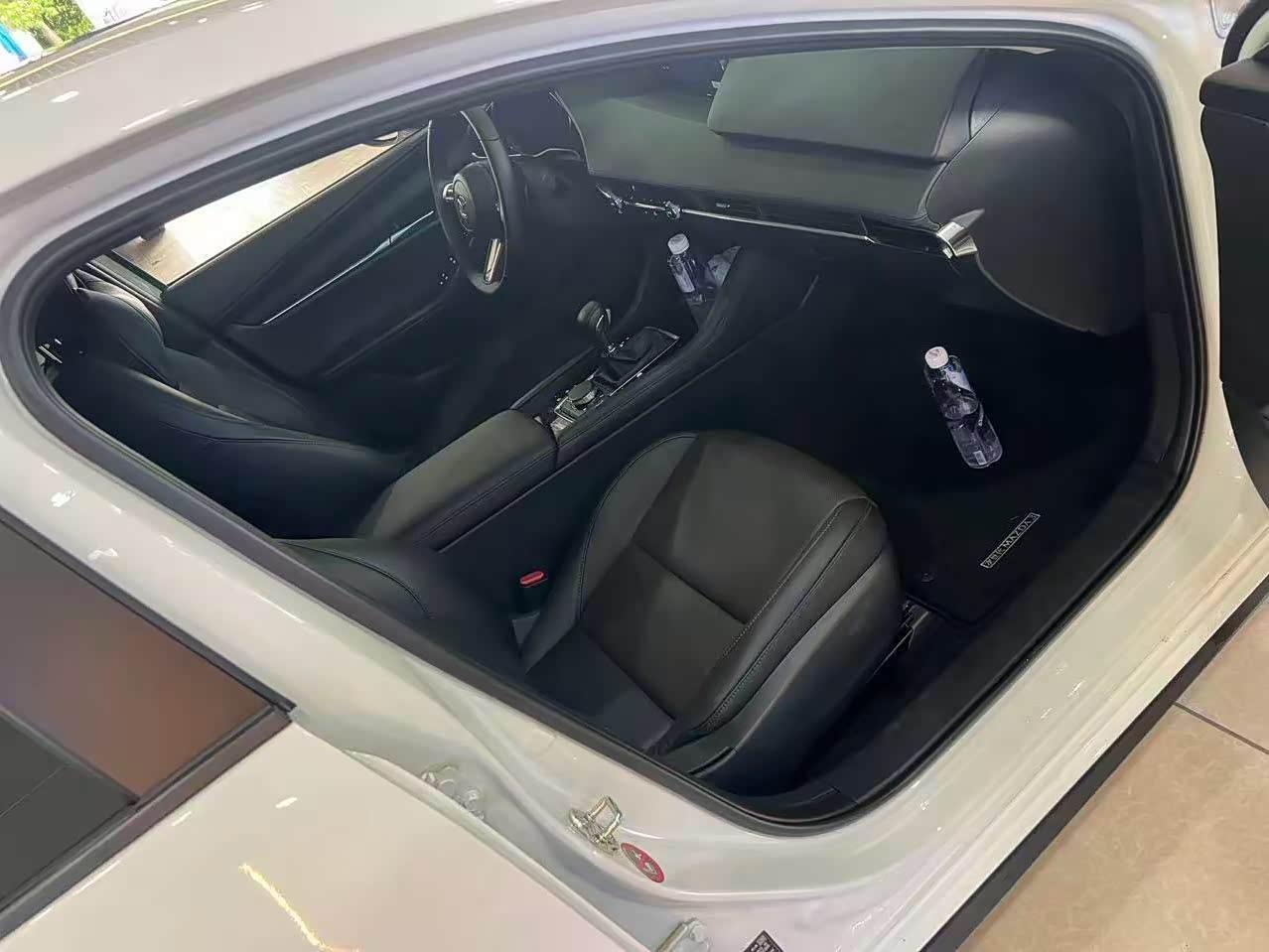 Mazda Mazda3 Axela 2.0 л 2026 г. Белый, пробег 3800 км