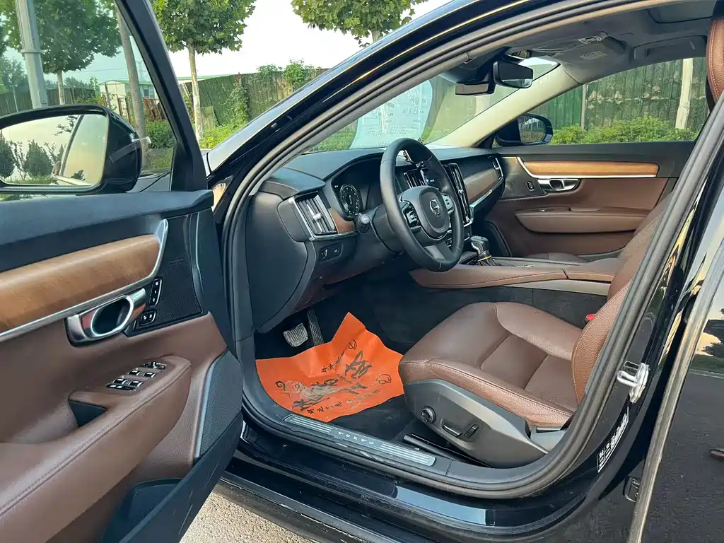 Volvo S90 — миниатюра 4