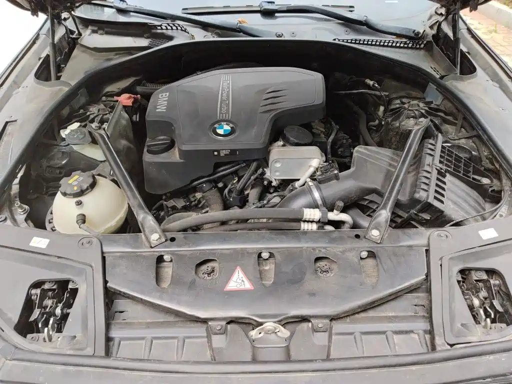 BMW 5 Series — миниатюра 11