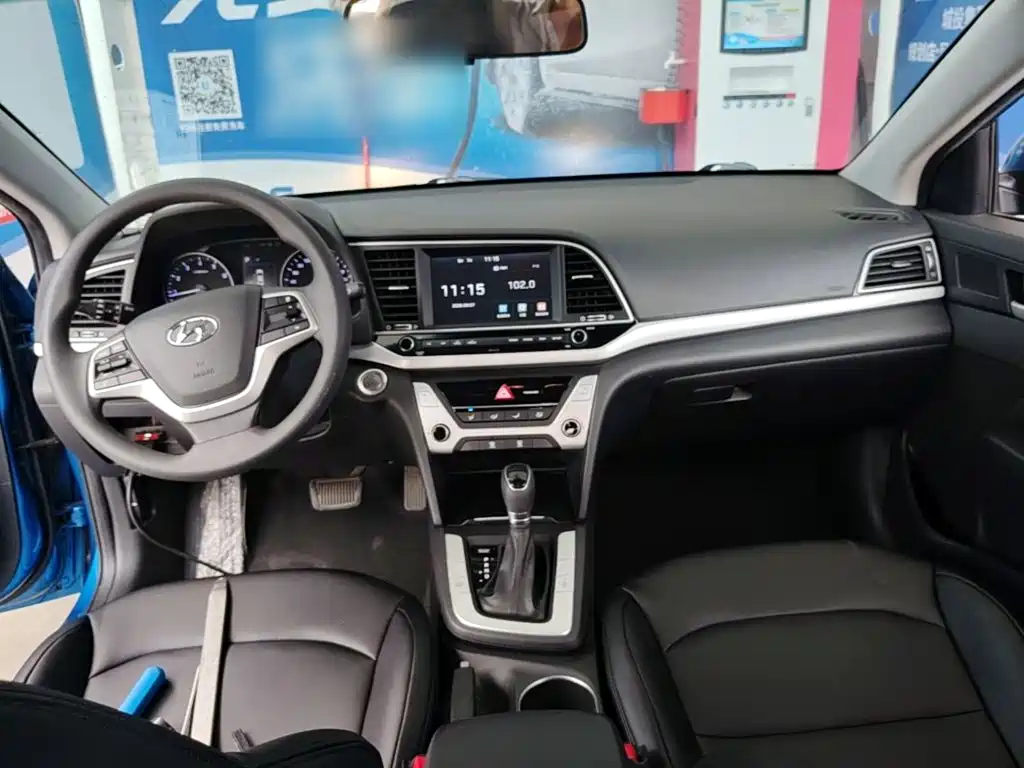 Hyundai Elantra — миниатюра 10