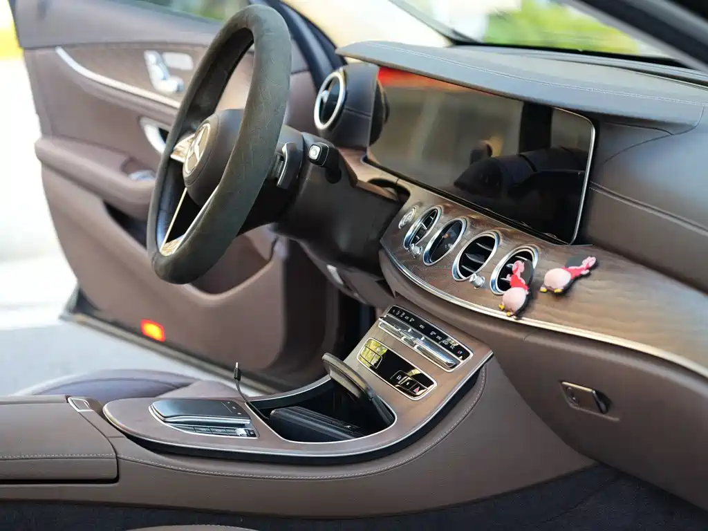 Mercedes-Benz E-Class — миниатюра 4
