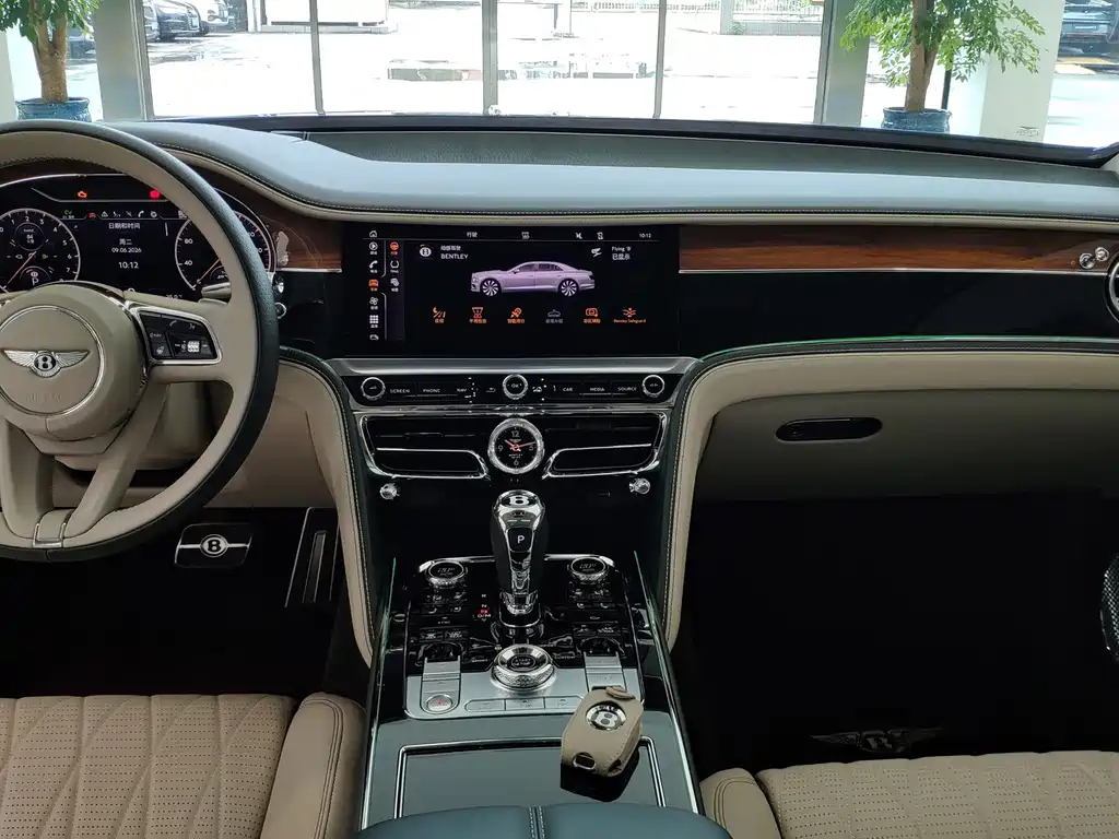 Bentley Flying Spur PHEV — миниатюра 9
