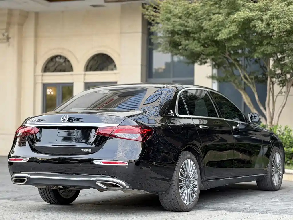 Mercedes-Benz E-Class — миниатюра 8