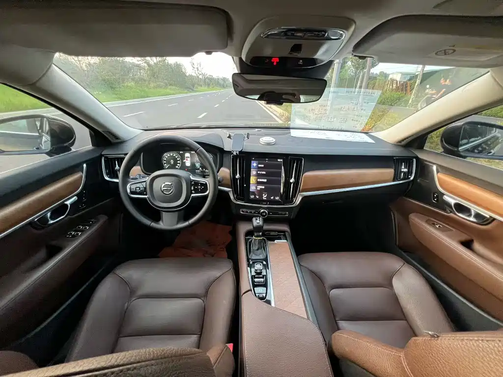 Volvo S90 — миниатюра 5