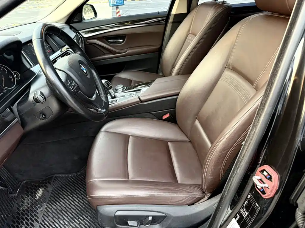 BMW 5 Series — миниатюра 8
