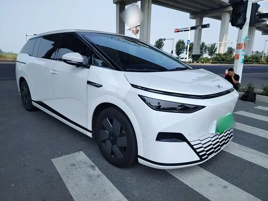 XPeng X9 — миниатюра 4