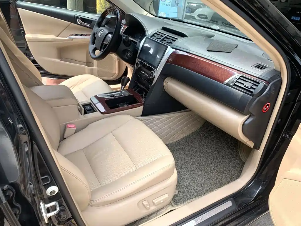 Toyota Camry — миниатюра 7