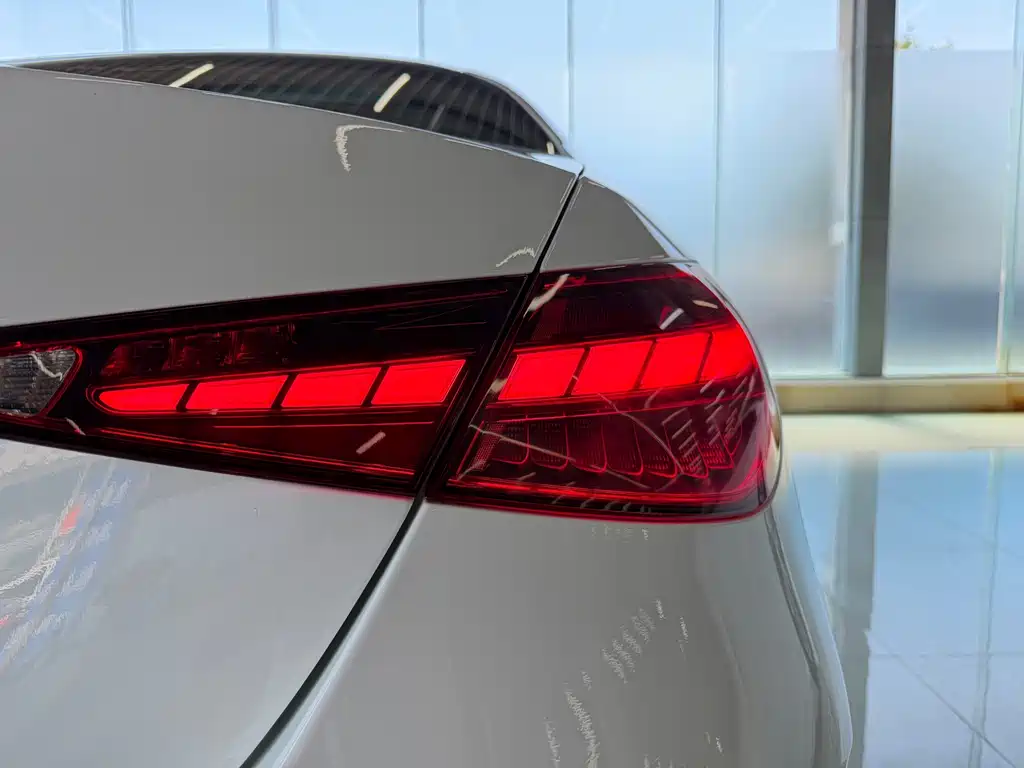 Mercedes-Benz C-Class — миниатюра 12