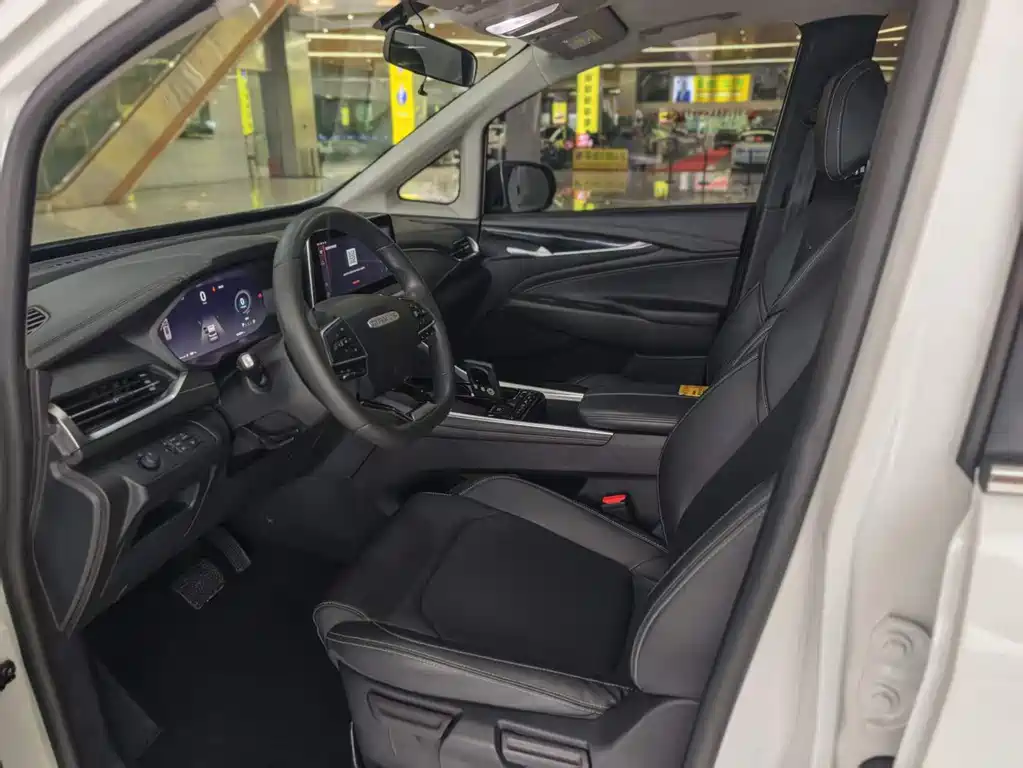 Maxus 5 2022 520KM мест