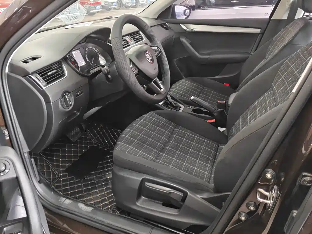 Skoda Octavia TSI230 DSG Comfort Edition, фото 4