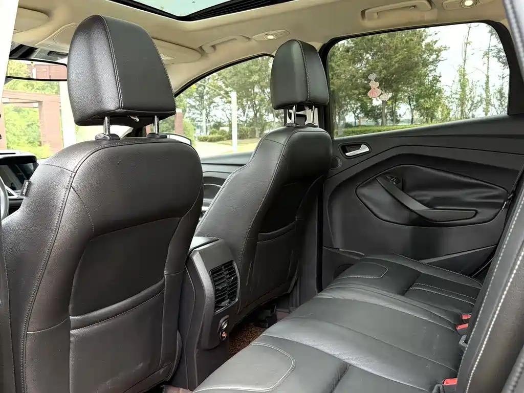 Ford Kuga — миниатюра 7