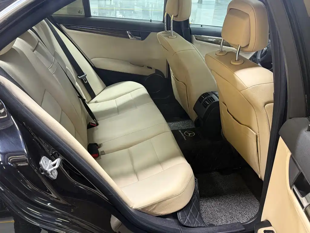 Mercedes-Benz C-Class — миниатюра 10