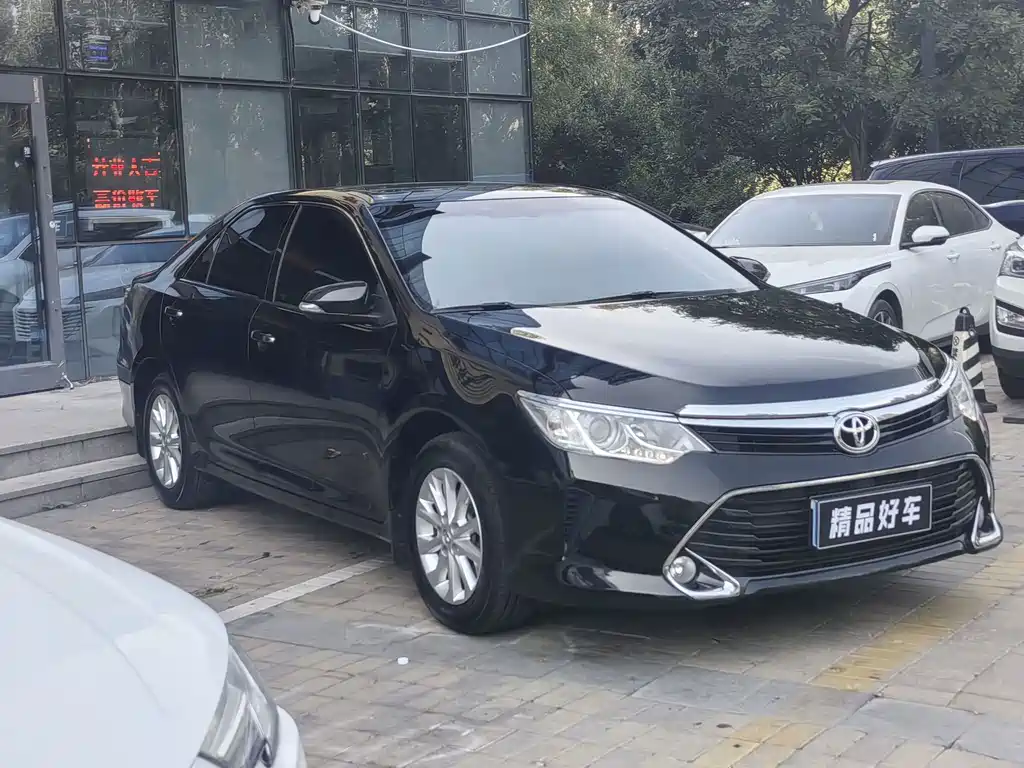 Toyota Camry — миниатюра 3