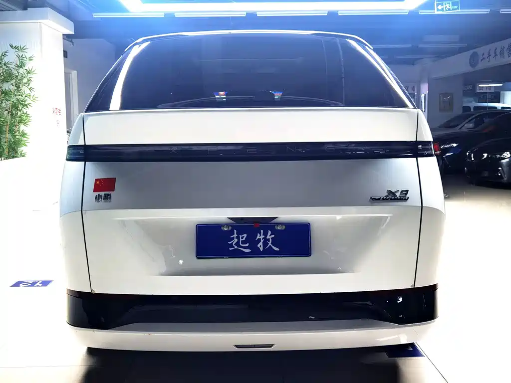 XPeng X9 — миниатюра 6