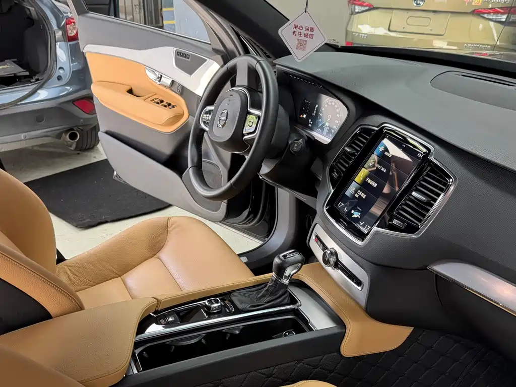Volvo XC90 — миниатюра 7