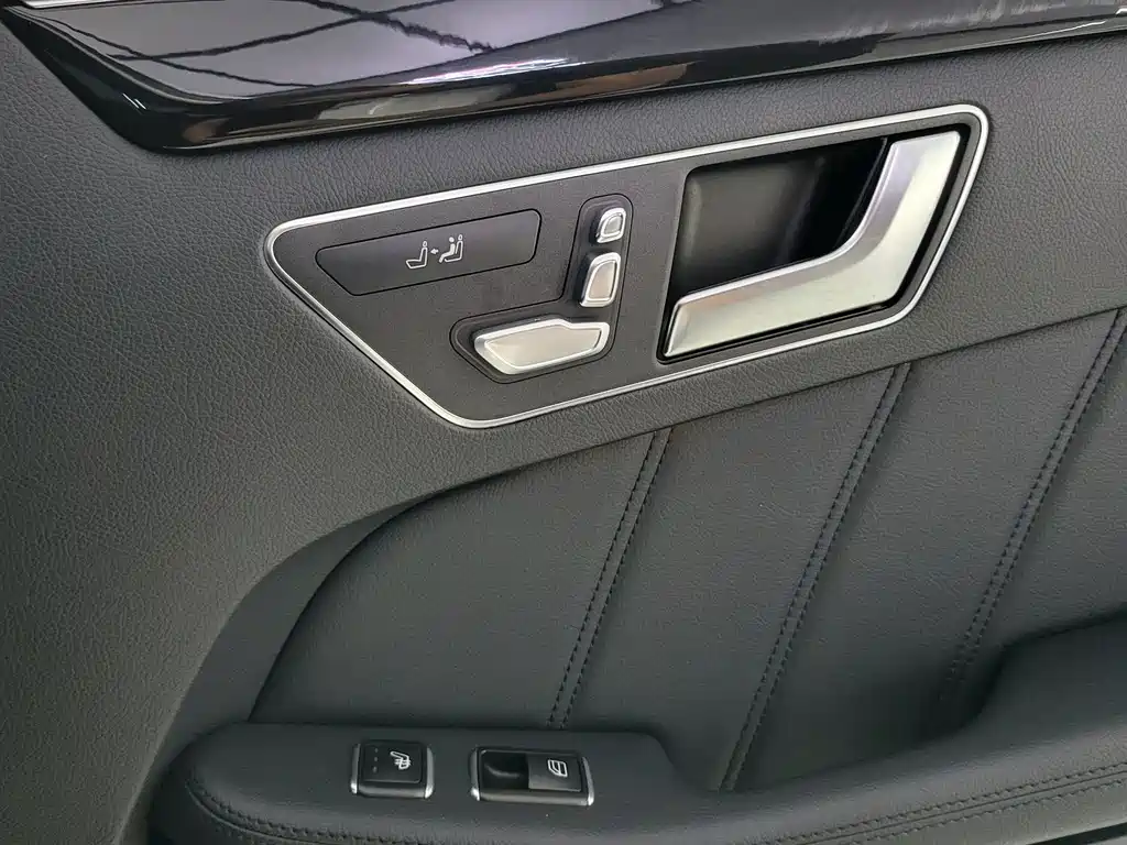 Mercedes-Benz E-Class — миниатюра 12