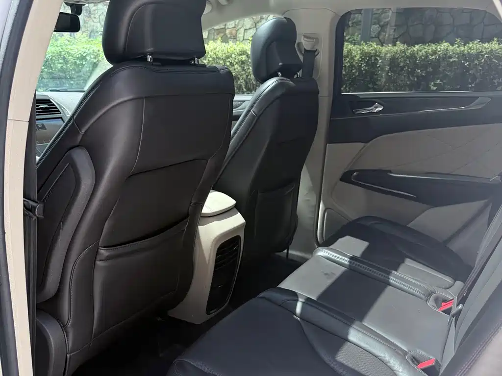 Lincoln MKC — миниатюра 5