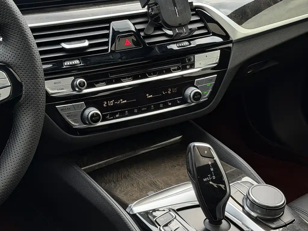 BMW 5 Series — миниатюра 19