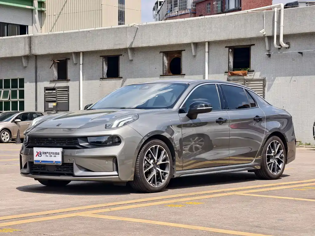 Lynk & Co 03