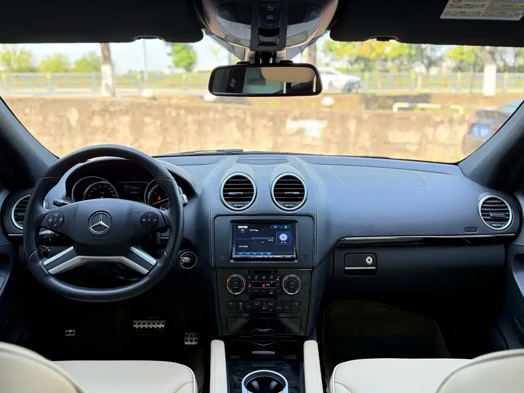 Mercedes-Benz M-Class — миниатюра 11