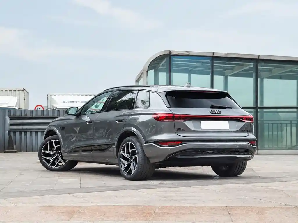 Audi Q6L e-tron — миниатюра 6