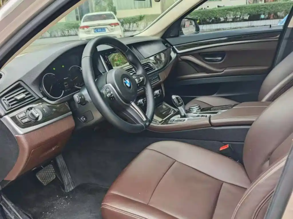 BMW 5 Series — миниатюра 4