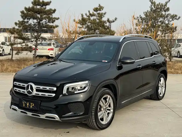 MERCEDES-BENZ GLB